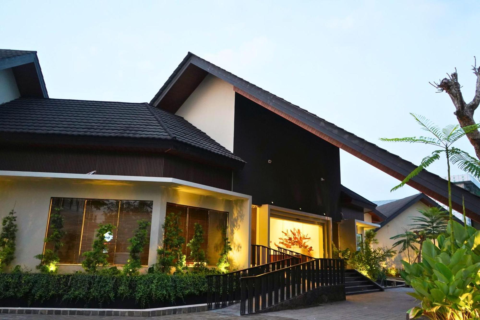 Azana Garden Hill Resort Blora Exterior foto