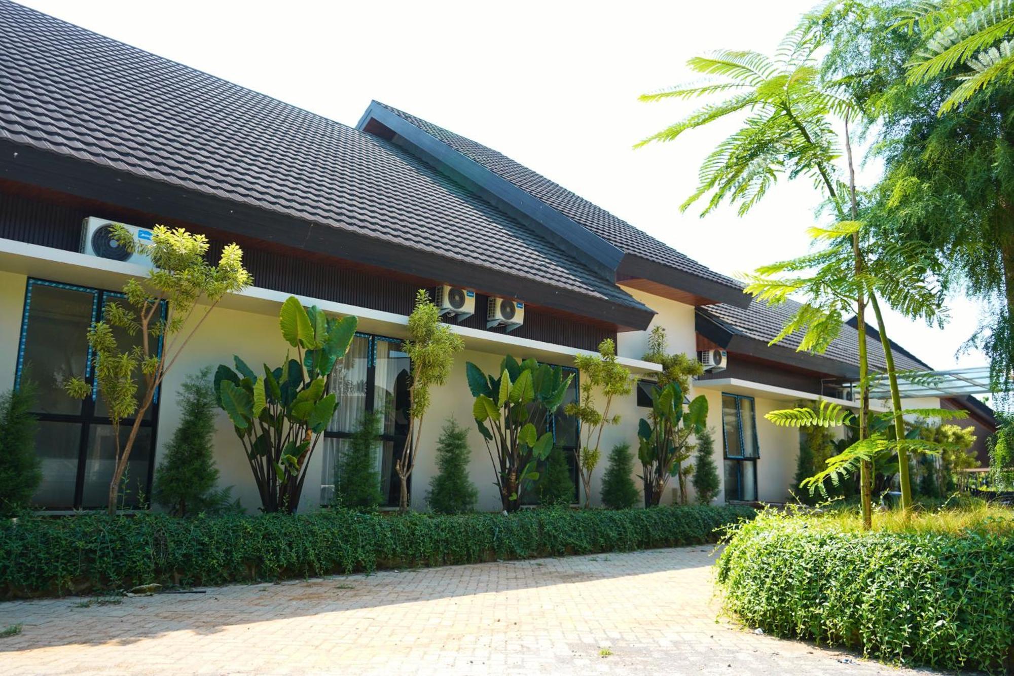 Azana Garden Hill Resort Blora Exterior foto